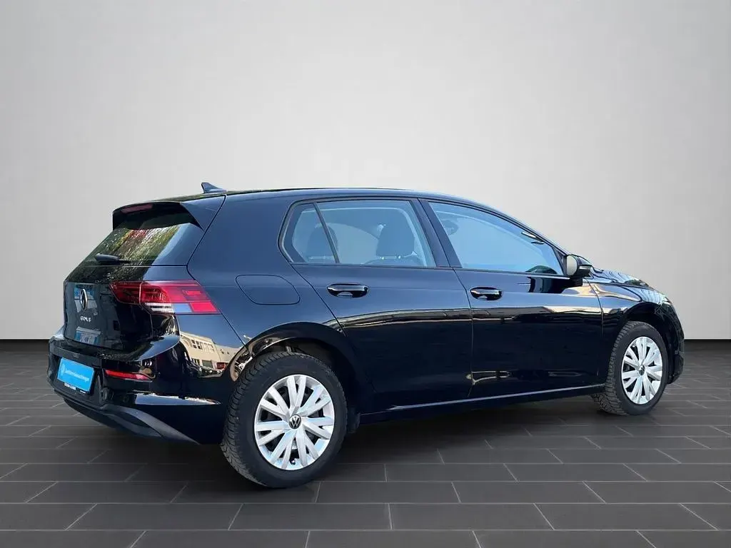 Gebraucht VW Golf VIII Life 116 PS (85 kW) 2024 Deep black perleffekt (metallic) Limousine