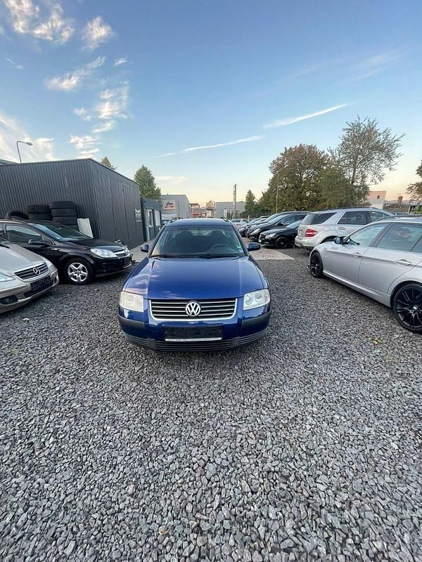 Blau Gebraucht 2002 VW Passat Comfortline Kombi | 599 € (Superpreis) - Bild 1/4