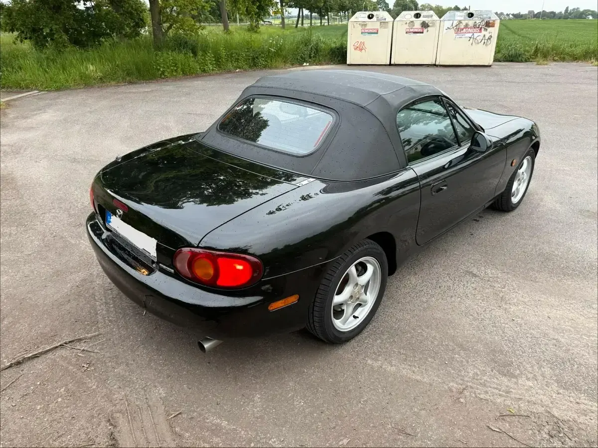 Occasion Mazda MX5 110 ch (80 kW) 1999 Noir Cabriolet