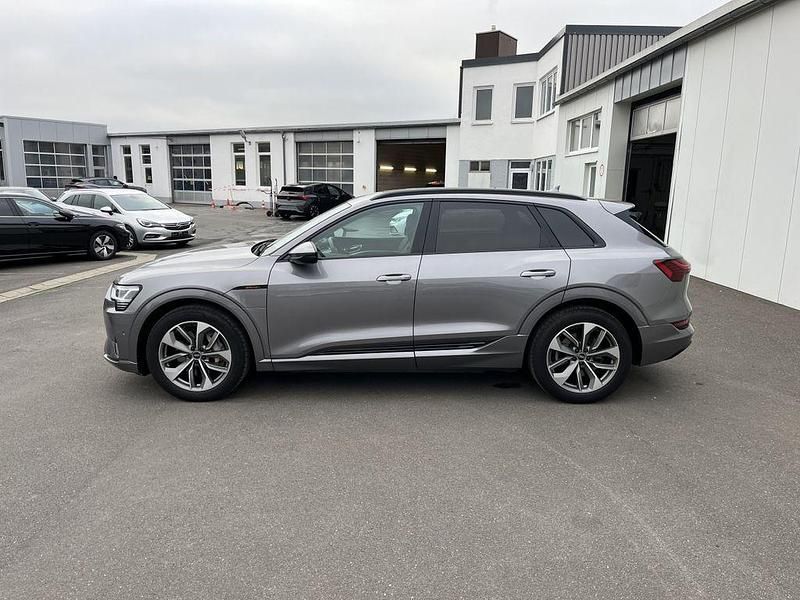 Gebraucht Audi e-tron Advanced Plus 230 kW (313 PS) 2022 Taifungrau SUV