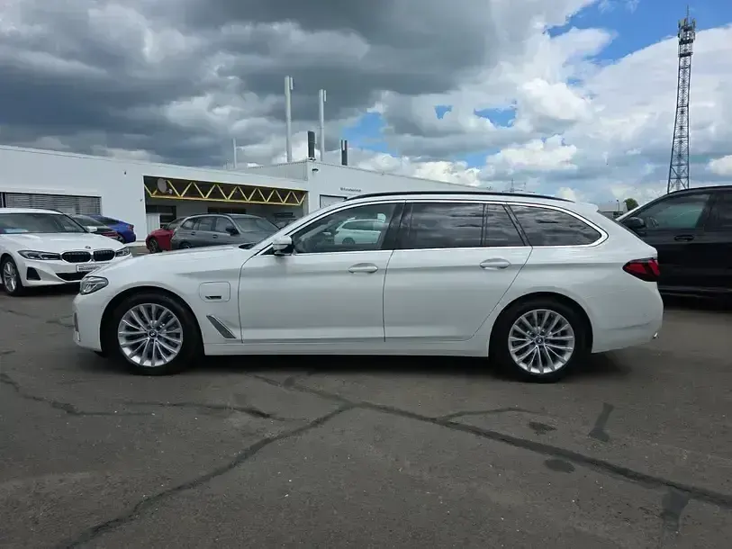 Gebraucht BMW 530e Efficient Dynamics 292 PS (214 kW) 2022 Weiß Kombi
