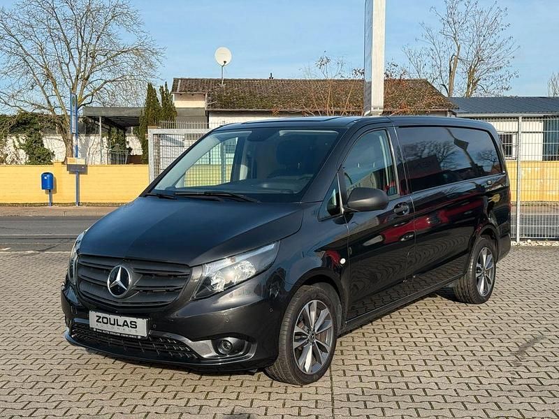 Grau Gebraucht 2021 Mercedes Vito Van | 27.990 € - Bild 1/4