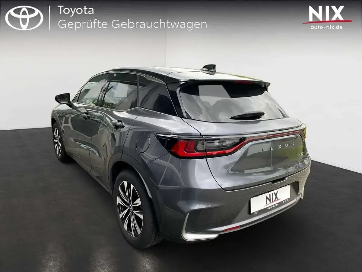 Gebraucht Lexus LBX 136 PS (100 kW) 2024 Schwarz SUV