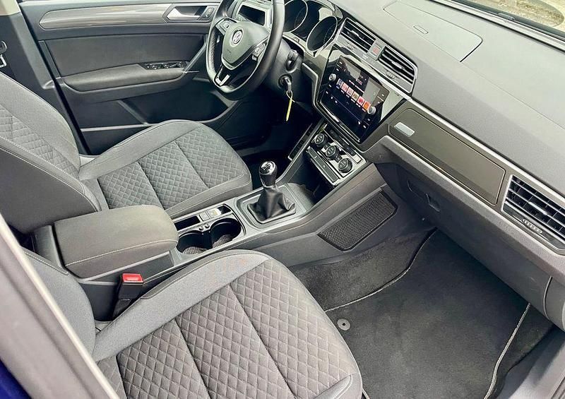 Gebraucht VW Touran 116 PS (85 kW) 2019 Blau Van / Kleinbus