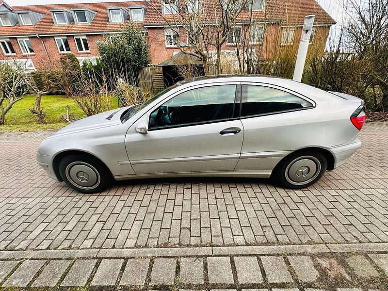 Gebraucht Mercedes C180 143 PS (105 kW) 2003 Silber Coupé
