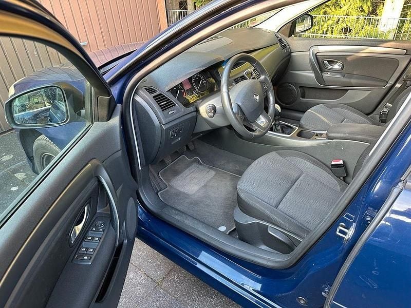 Occasion Renault Laguna III Expression 110 ch (80 kW) 2009 Bleue Berline