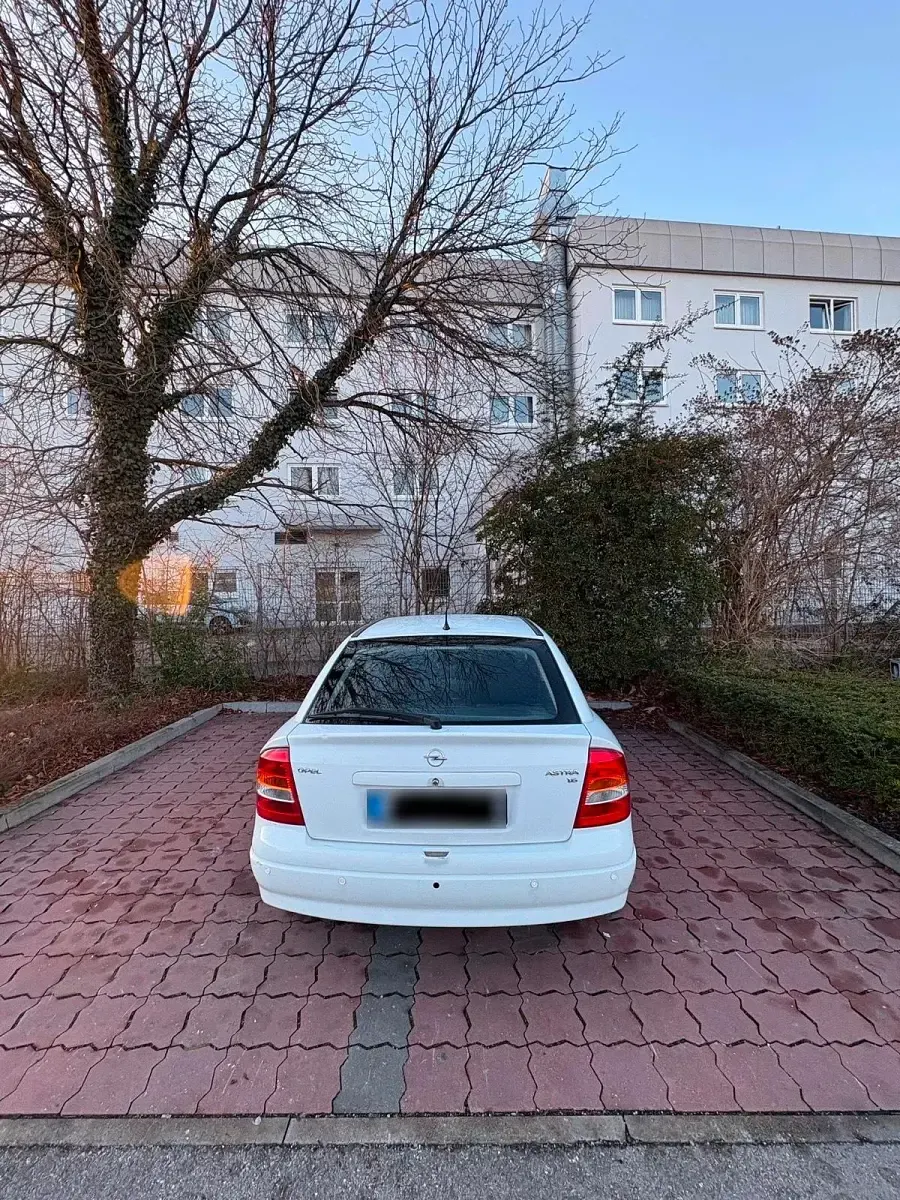 Gebraucht Opel Astra 75 PS (55 kW) 1998 Weiß Limousine