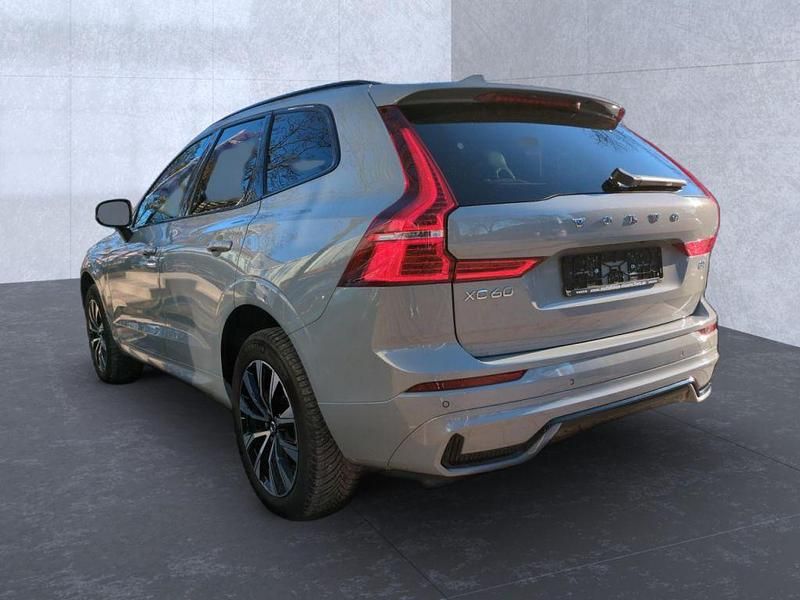 Gebraucht Volvo XC60 Plus 197 PS (144 kW) 2023 Vapour grey / (metallic) SUV