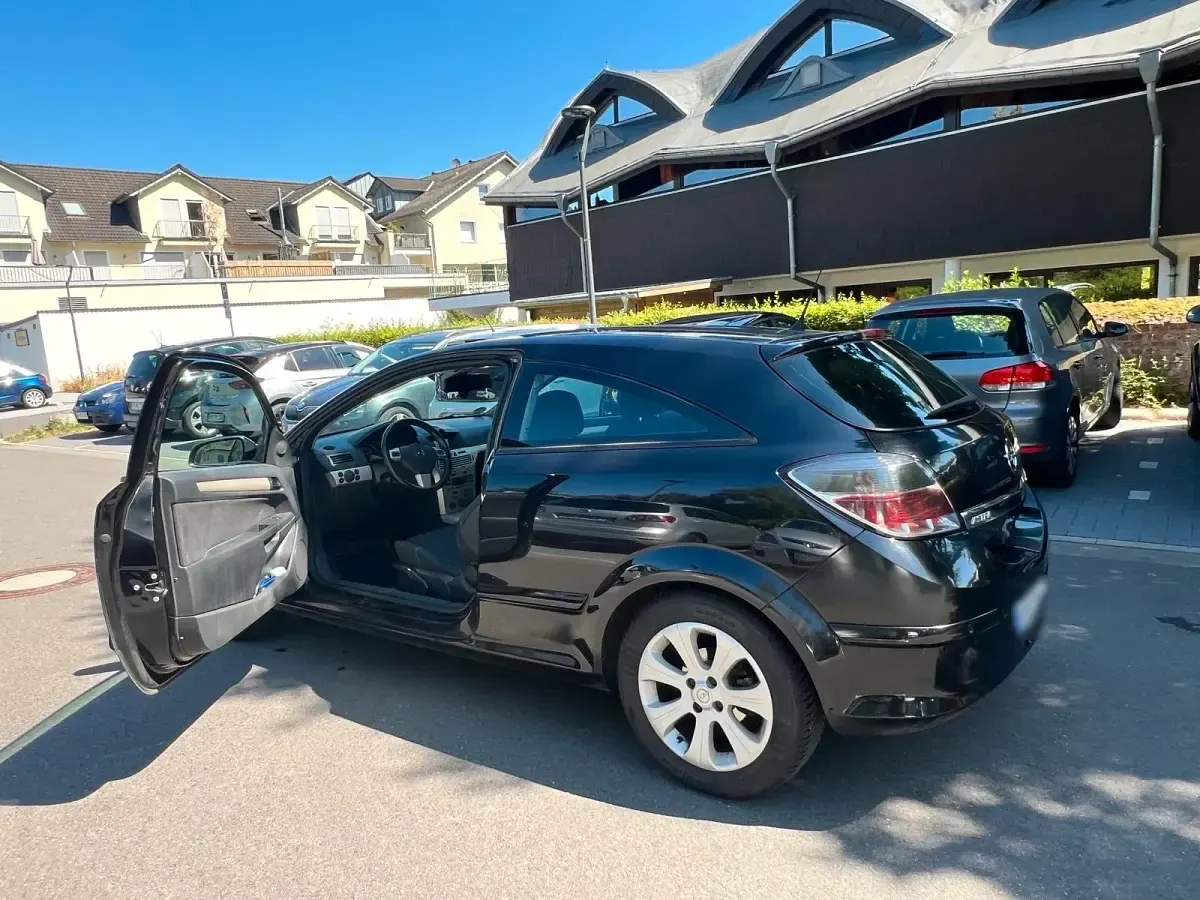 Gebraucht Opel Astra GTC 90 PS (66 kW) 2008 Schwarz Coupé