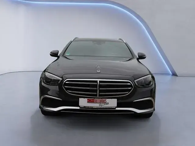 Gebraucht Mercedes E220 194 PS (142 kW) 2020 Graphitgrau Kombi