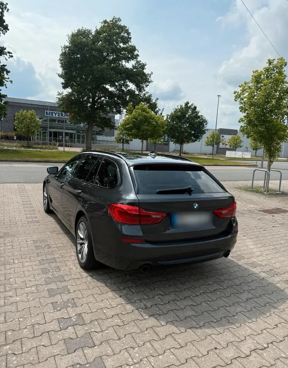 Gebraucht BMW 520 190 PS (139 kW) 2017 Grau Kombi