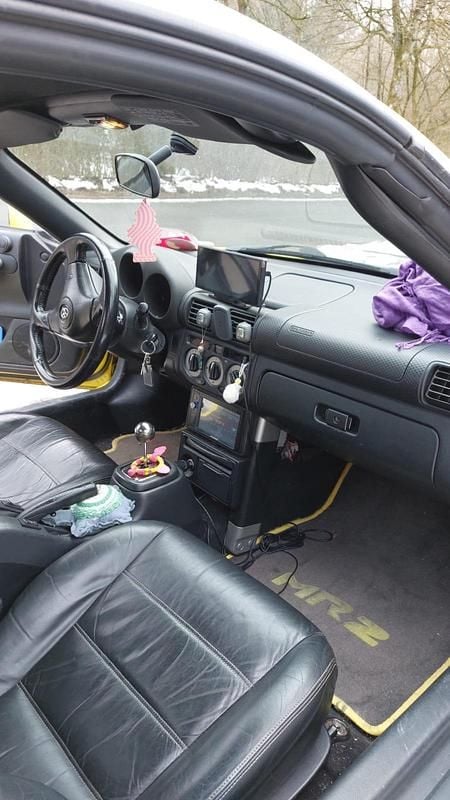 Gebraucht Toyota MR2 140 PS (102 kW) 2001 Gelb Cabrio