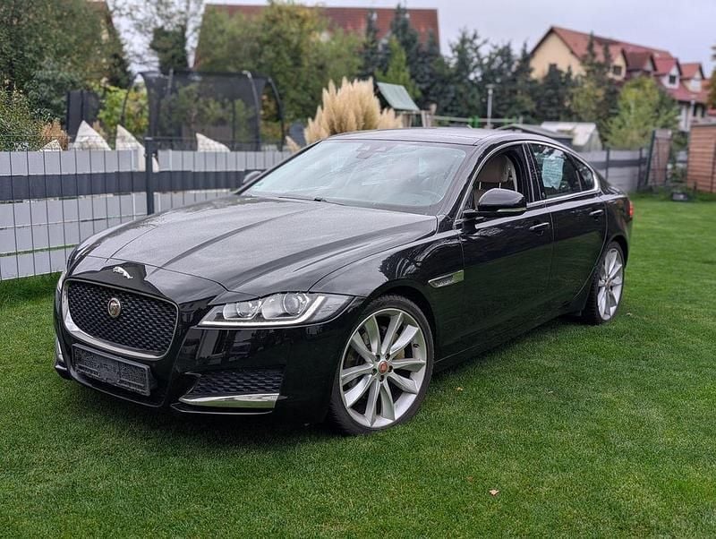 Gebraucht Jaguar XF Portfolio 179 PS (131 kW) 2016 Schwarz Limousine