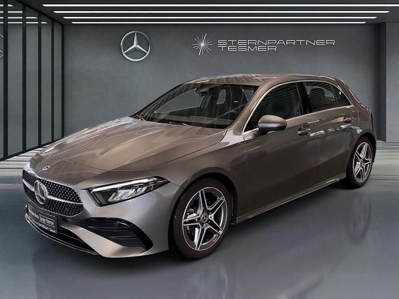 Metalliclack mountaingrau Gebraucht 2024 Mercedes A200 AMG Limousine | 29.590 € (Guter Preis) - Bild 1/3