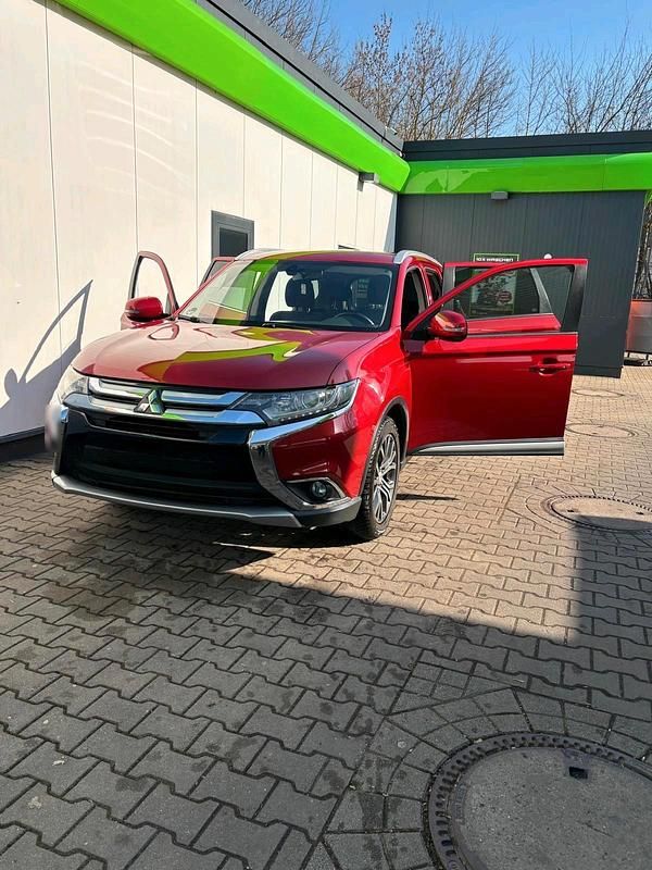 Gebraucht Mitsubishi Outlander 150 PS (110 kW) 2016 Rot SUV