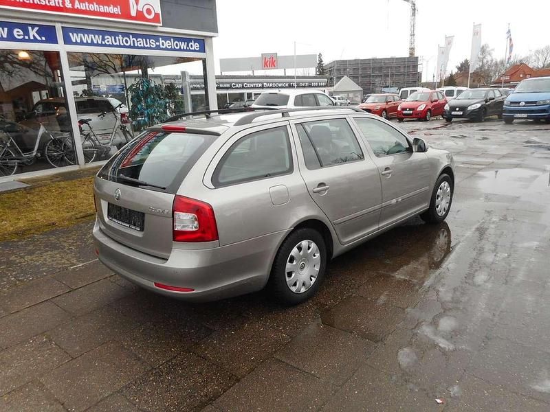 Gebraucht Skoda Octavia Elegance 105 PS (77 kW) 2011 Other Kombi