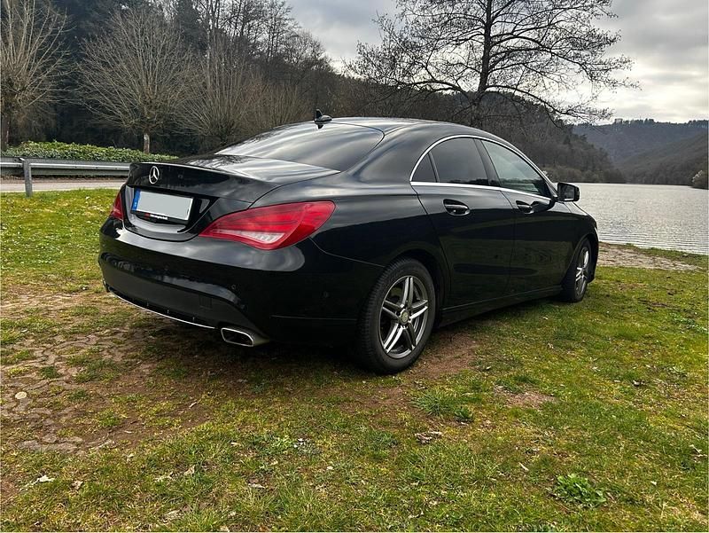Schwarz Gebraucht 2014 Mercedes CLA220 Limousine | 14.000 € (Fairer Preis) - Bild 1/4