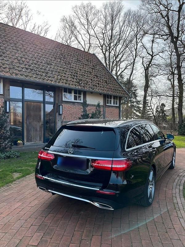 Gebraucht Mercedes E200 AMG line 185 PS (136 kW) 2017 Schwarz Kombi
