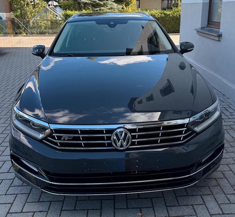 Gebraucht VW Passat R-line 150 PS (110 kW) 2018 Grau Kombi
