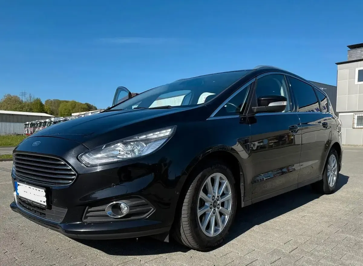 Używany Ford S-MAX Titanium 150 KM (110 kW) 2017 Czarny Minivan