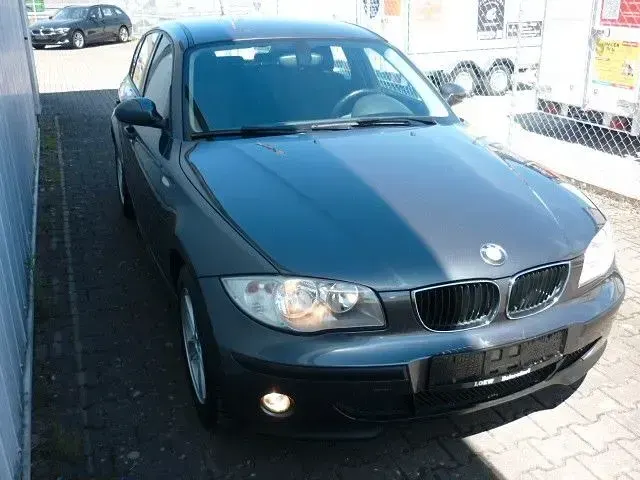 Gebraucht BMW 116 Sport Line 116 PS (85 kW) 2006 Sparklinggraphitemetall Kleinwagen