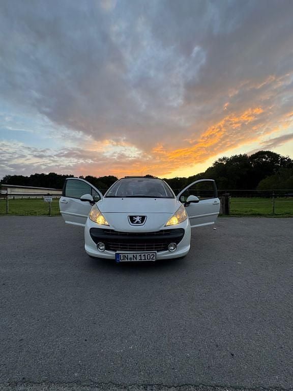 Weiß Gebraucht 2008 Peugeot 207 Sport Limousine | 1.600 € (Superpreis) - Bild 1/4