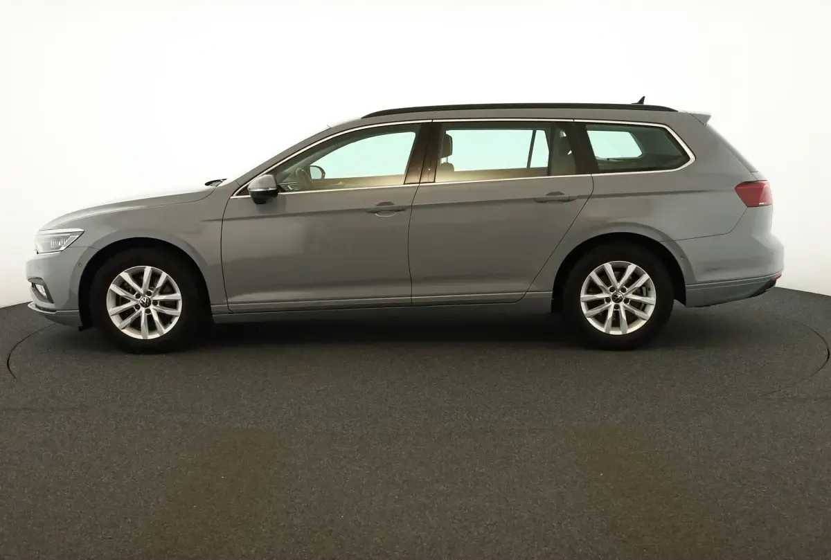 Gebraucht VW Passat Business 150 PS (110 kW) 2024 Mondsteingrau Kombi