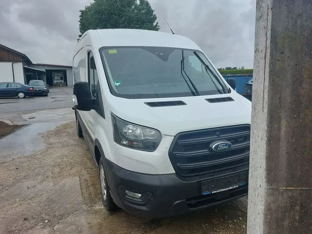 Gebraucht Ford Transit Trend 131 PS (96 kW) 2022 Weiß Van / Kleinbus