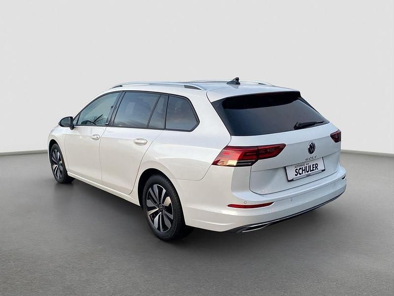 Gebraucht VW Golf VIII Move 150 PS (110 kW) 2023 Weiß (oryxweiß perlmutteffekt) Kombi