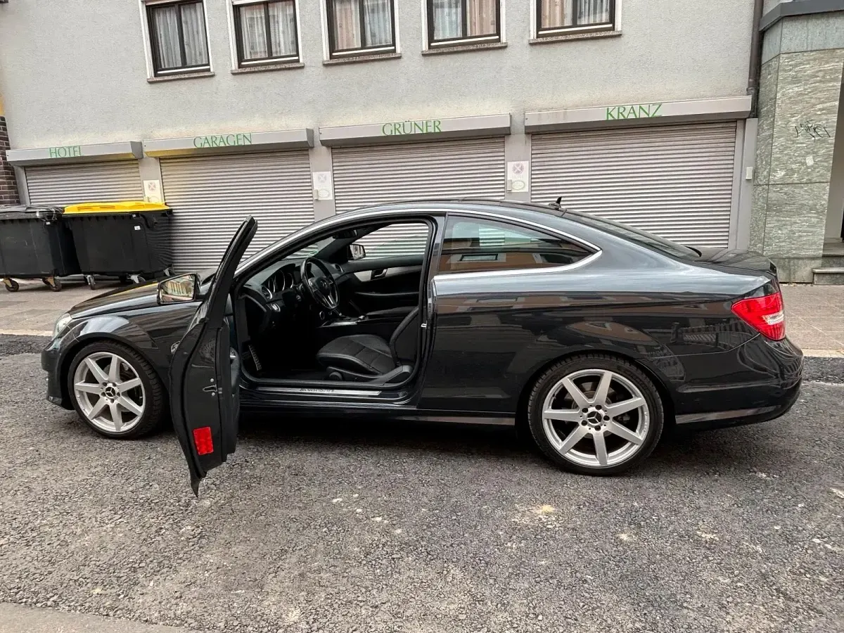 Gebraucht Mercedes C350 AMG 306 PS (225 kW) 2012 Schwarz Coupé
