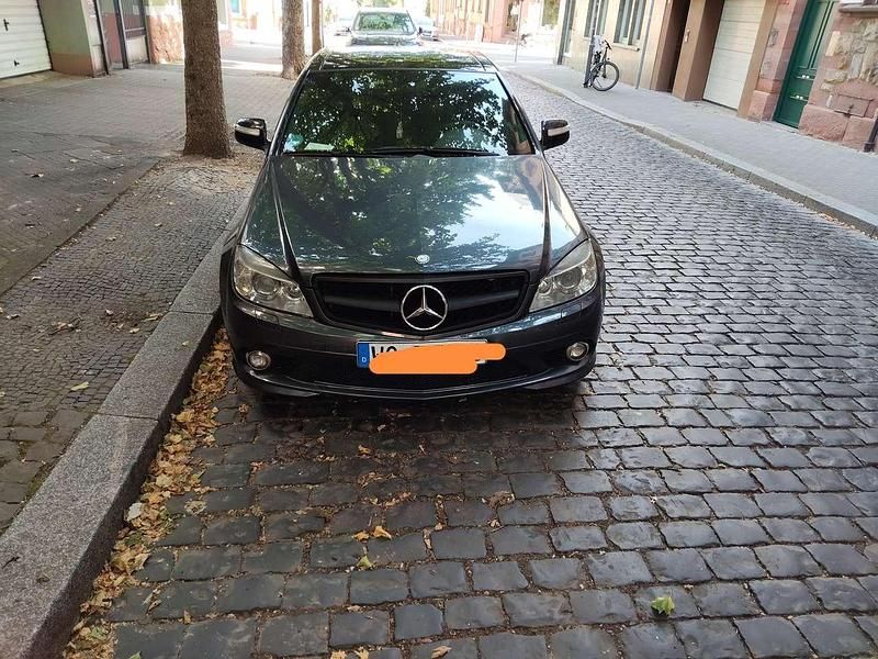 Grau Gebraucht 2009 Mercedes C230 Limousine | 8.000 € (Fairer Preis) - Bild 1/4