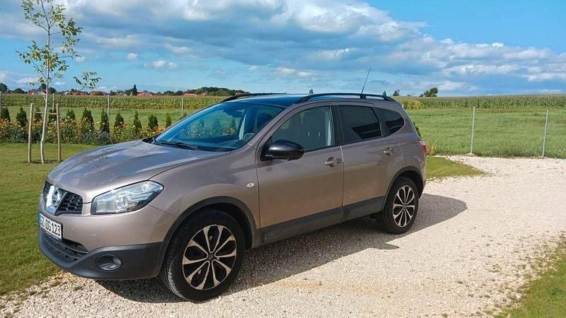Braun Gebraucht 2013 Nissan Qashqai +2 360º SUV | 6.000 € (Guter Preis) - Bild 1/4