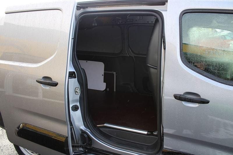 Gebraucht Opel Combo Basis 131 PS (96 kW) 2024 Grau Kombi