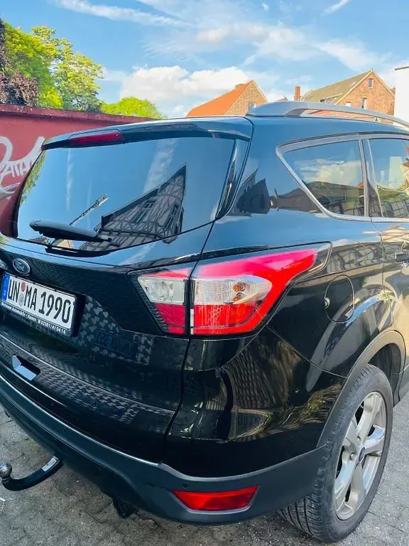 Gebraucht Ford Kuga Titanium 150 PS (110 kW) 2019 Schwarz SUV