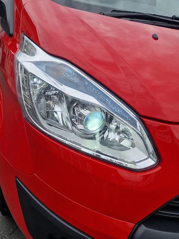 Gebraucht Ford Tourneo 125 PS (91 kW) 2015 Rot Van / Kleinbus