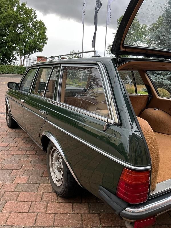 Gebraucht Mercedes 200 109 PS (80 kW) 1983 Grün Kombi