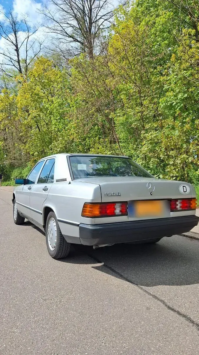 Gebraucht Mercedes 190 72 PS (52 kW) 1984 Silber Limousine