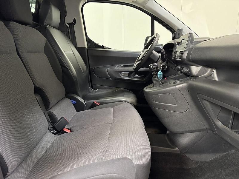 Używany Opel Combo 102 KM (75 kW) 2023 Biały Minivan