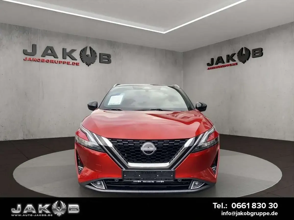 Neu Nissan Qashqai Tekna 158 PS (116 kW) 2025 Fuji sunset red/black SUV