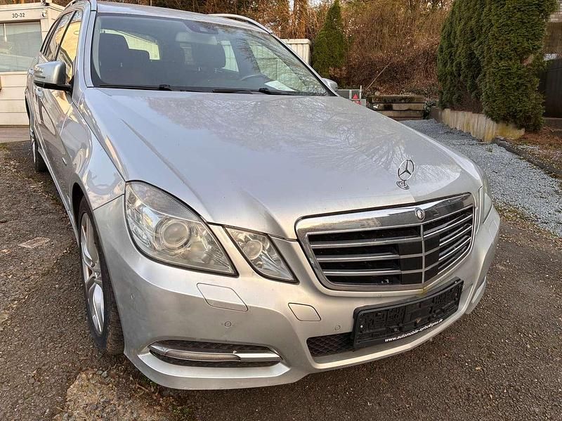 Gebraucht Mercedes E300 Avantgarde 231 PS (169 kW) 2011 Silber Kombi