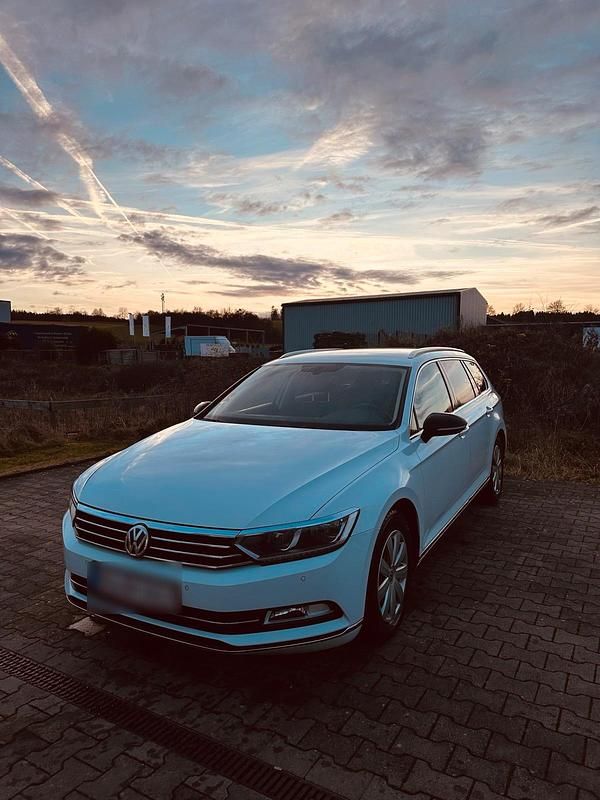 Weiß Gebraucht 2015 VW Passat Kombi | 10.500 € (Guter Preis) - Bild 1/4