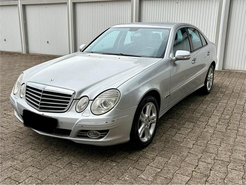 Silber Gebraucht 2008 Mercedes E320 Limousine | 6.450 € (Fairer Preis) - Bild 1/4
