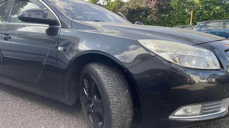 Karbonschw graphitschw midnigh Gebraucht 2011 Opel Insignia Design Edition Kombi | 1.390 € (Superpreis) - Bild 1/4