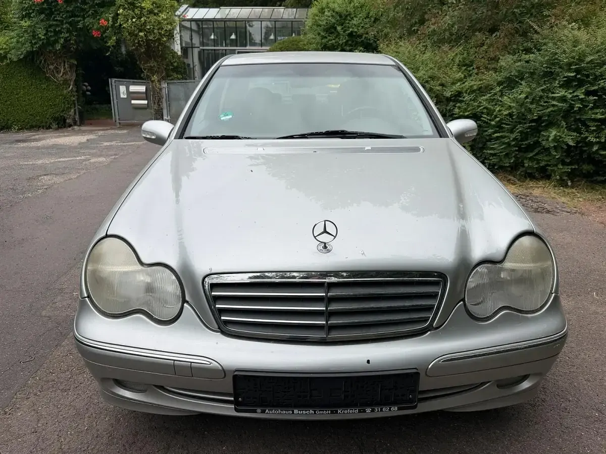Gebraucht Mercedes C220 Elegance 143 PS (105 kW) 2003 Silber Limousine