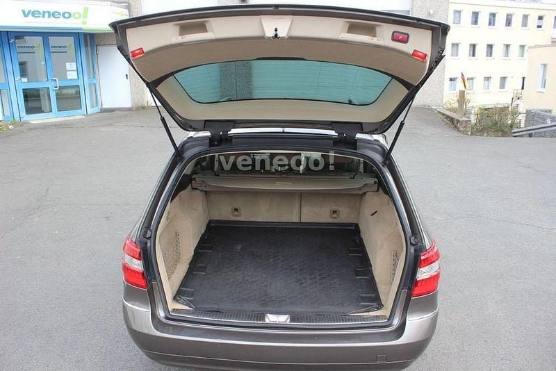 Gebraucht Mercedes E220 Elegance 170 PS (125 kW) 2010 Grau Kombi