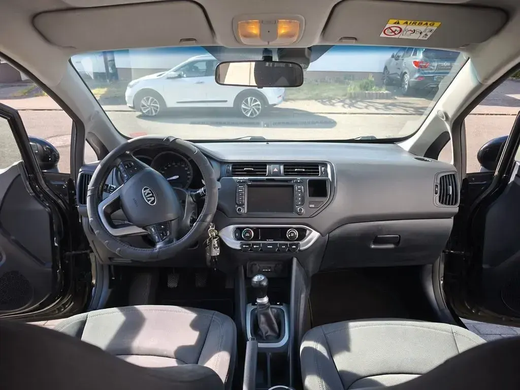 Gebraucht Kia Rio DREAM-TEAM Edition 86 PS (63 kW) 2015 Schwarz Limousine