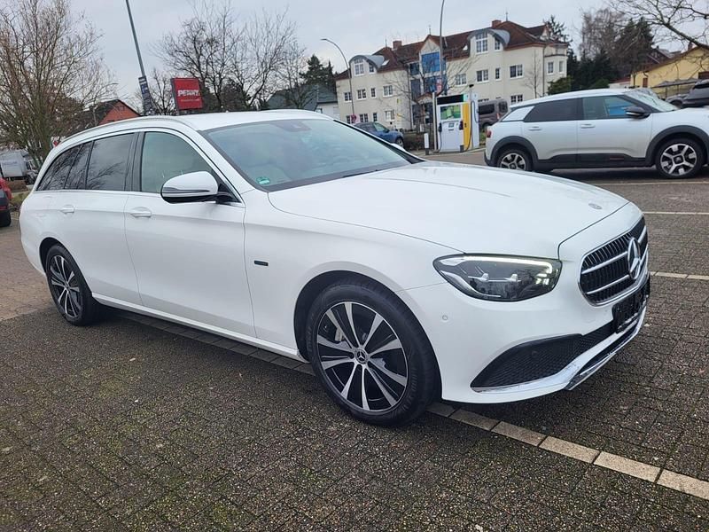 Gebraucht Mercedes E300 305 PS (224 kW) 2021 Weiß Kombi
