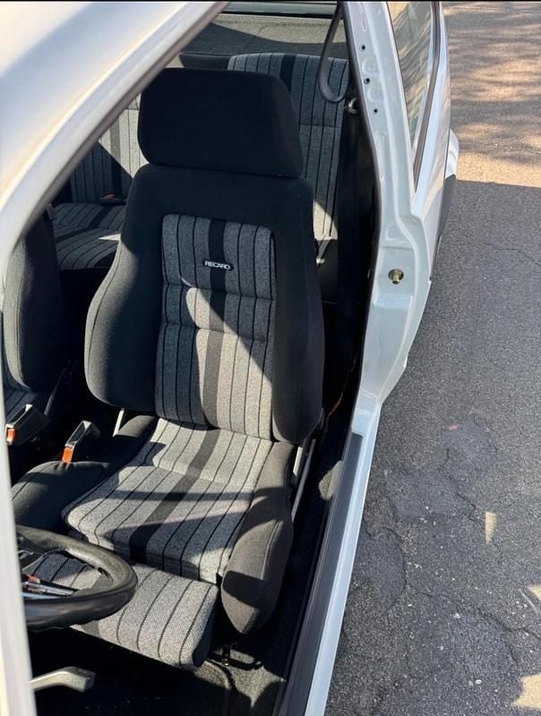 Gebraucht VW Golf I GTI 170 PS (125 kW) 1983 Weiß Kleinwagen