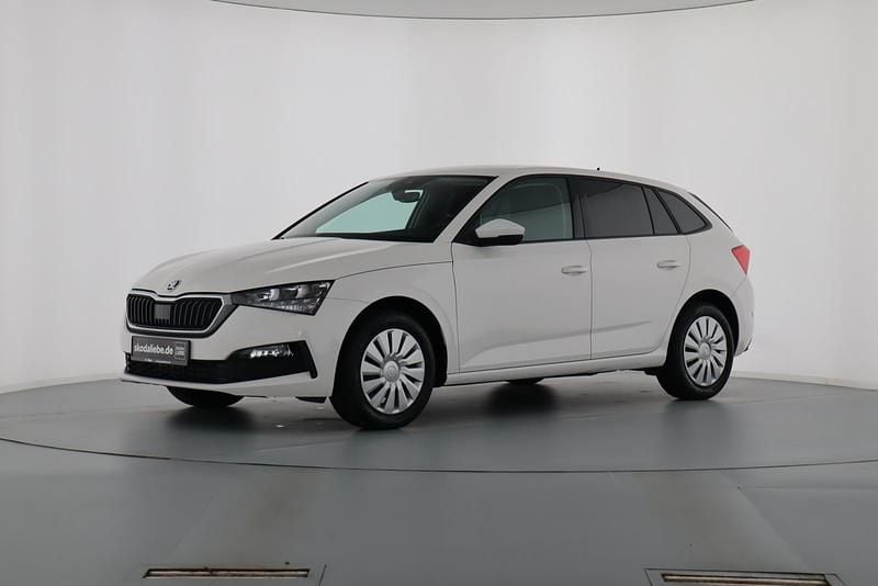 Gebraucht Skoda Scala Cool Plus 95 PS (69 kW) 2022 Candyweiss Kleinwagen