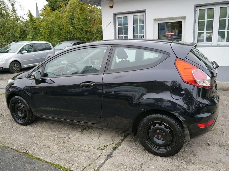 Gebraucht Ford Fiesta Trend 65 PS (47 kW) 2013 Schwarz Kleinwagen